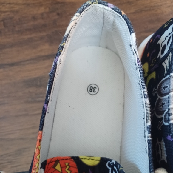 Women's Halloween Skulls Bats Canvas Slip-on Shoes - Picture 5 of 6